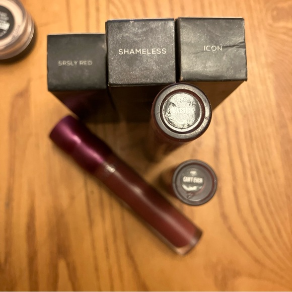 bareMinerals Lipstick/lipliner/lip gloss and blush 
Reds, pinks, earth tones - Picture 2 of 5